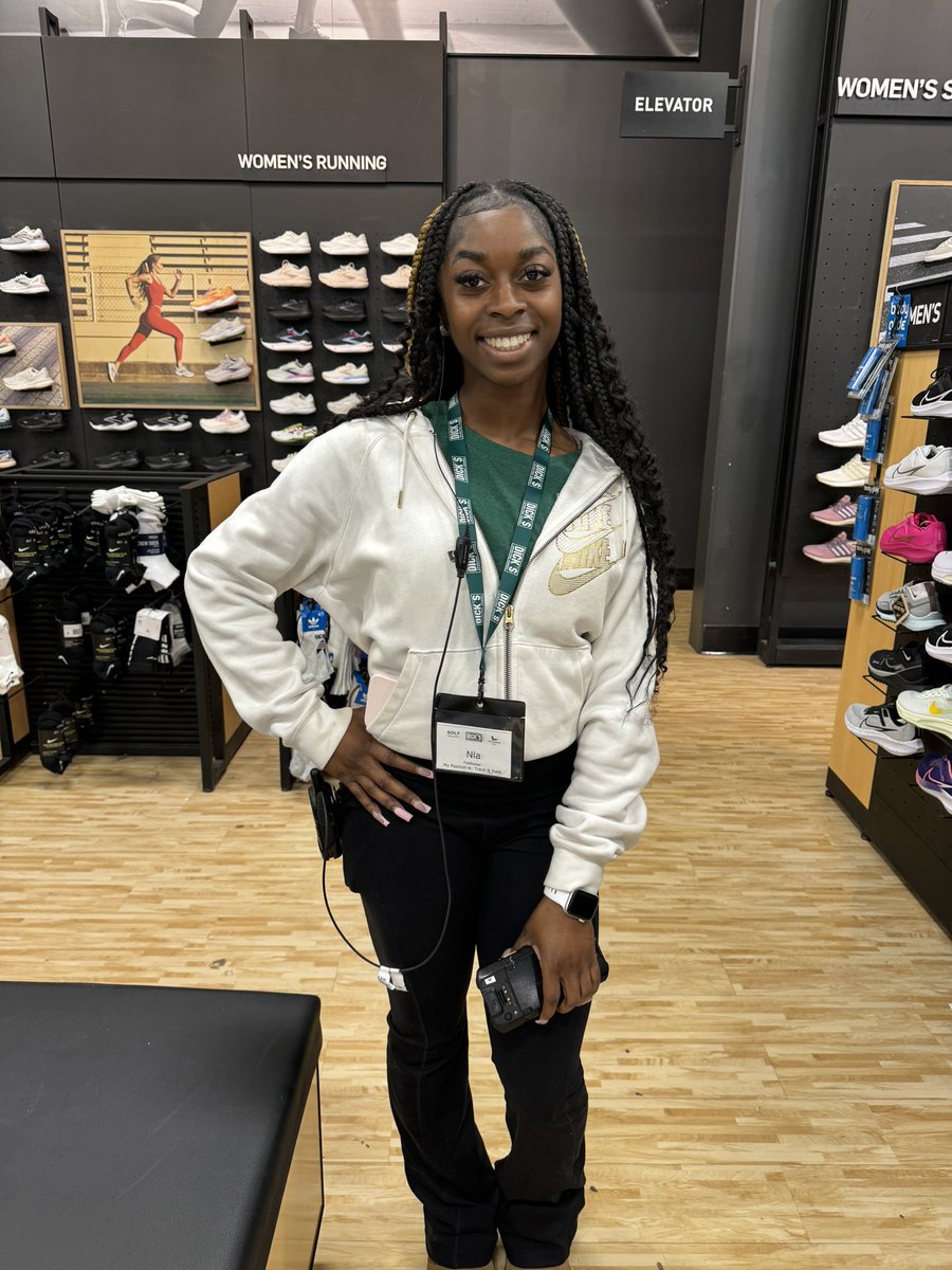 Nothing makes my day more than running into a former student years later and seeing them on track to graduate👩‍🎓, out working in the community 💪 and most of all happy! 
👏 👏 👏 👏 👏 
<a href="/rhschools/">rhschools</a> #Proud