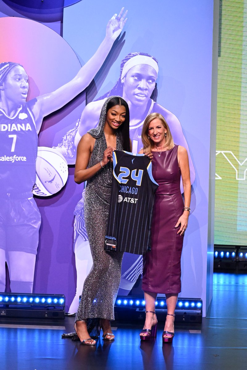 Adversárias no Basquete Universitário, futuras COMPANHEIRAS na @wnba! 💪 Quem tá ANIMADO pra ver a dupla formada pela nossa @Kamillascsilva e Angel Reese na Temporada? 🔥 #WNBADraft