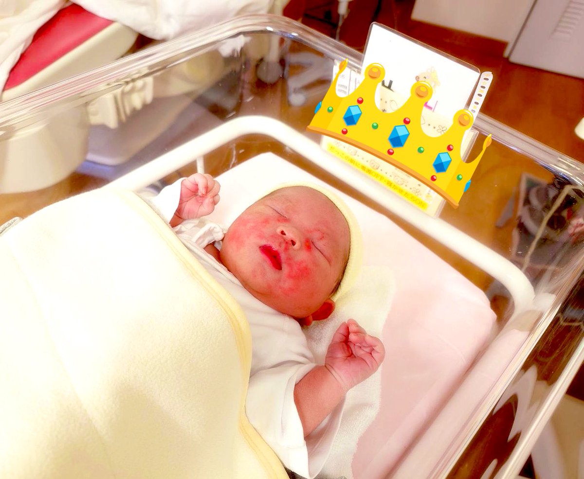 回旋異常、徐脈…医療ドラマみてるみたいに先生や助産師さんがぞろぞろ。生きて産まれてきてくれて良かった😭😭😭母は大量失血でボロボロだし緊急事態で無理に出したからおまたどえらい縫ったりした割には産後ハイで元気笑