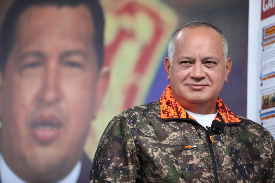 El MG. José Adelino Ornelas Ferreira, Secretario General de la @secodena y el personal militar y no militar se honran en felicitar al Cap. Diosdado Cabello por arribar a un año más de vida. Que Dios le dé mucha vida y salud, para seguir luchando por la Patria. ¡Feliz cumpleaños!