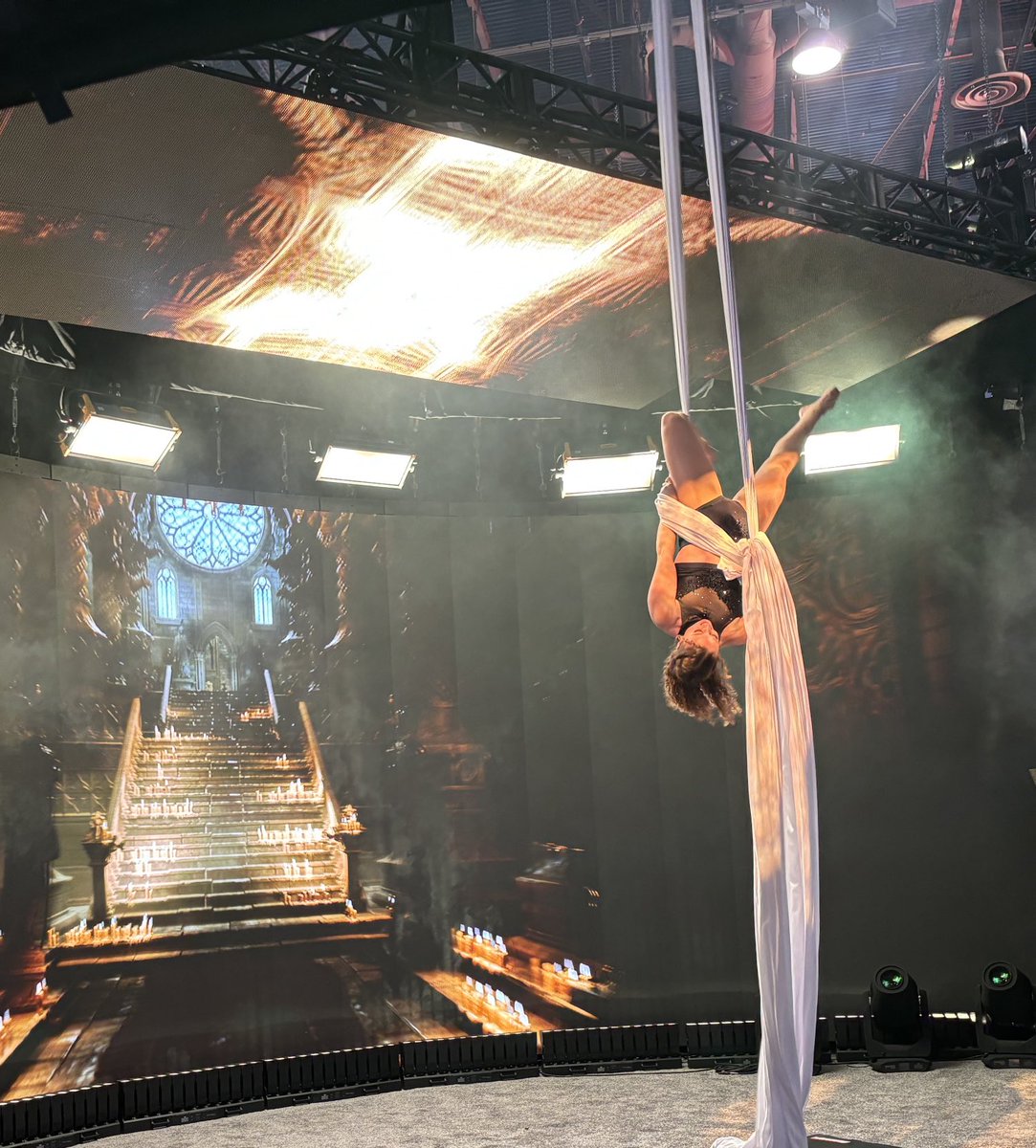 ⁦Not every demo is created equal. @ChauvetPro⁩ brought in a live aerialist to showcase the Mimik by ⁦@kinoflo⁩ at #NAB2024. #SCNmag