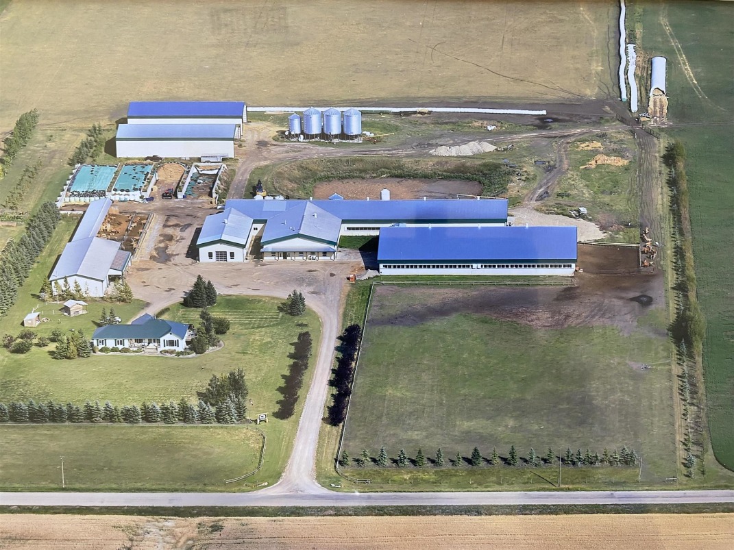 *MILK & BEDDING ROBOTS* DAIRY FARM FOR SALE!
farmmarketer.com/listing/fm/177…

Farm Type: Dairy
Acreage  (Total): 310 
Province: Alberta
Agent: Andries Steegstra

#Findyourdreamproperty #cattlefarming #dairyfarm #dairyfarmersofcanada #proudlycanadian #canadianmilk #canadiandairy