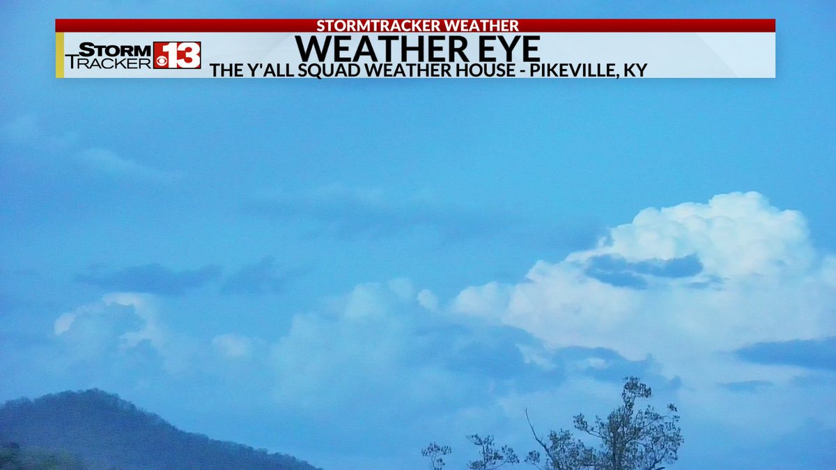 Nature serving some 'mashed potatoes' in the skies north of the @TheYallSquad Weather House. Pretty sure that's the warned storm in WV as seen from Pikeville. #kywx #wvwx