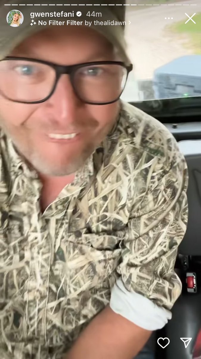 QueenCountryfav's tweet photo. Gwen:See Blake’s new glasses
Blake: 🤓
Gwen: 🤣🤣
By the way, he looks really adorable in his glasses🔥
#TheSheltons #Simplekindoflife #Oklahoma https://t.co/MScgxary3z