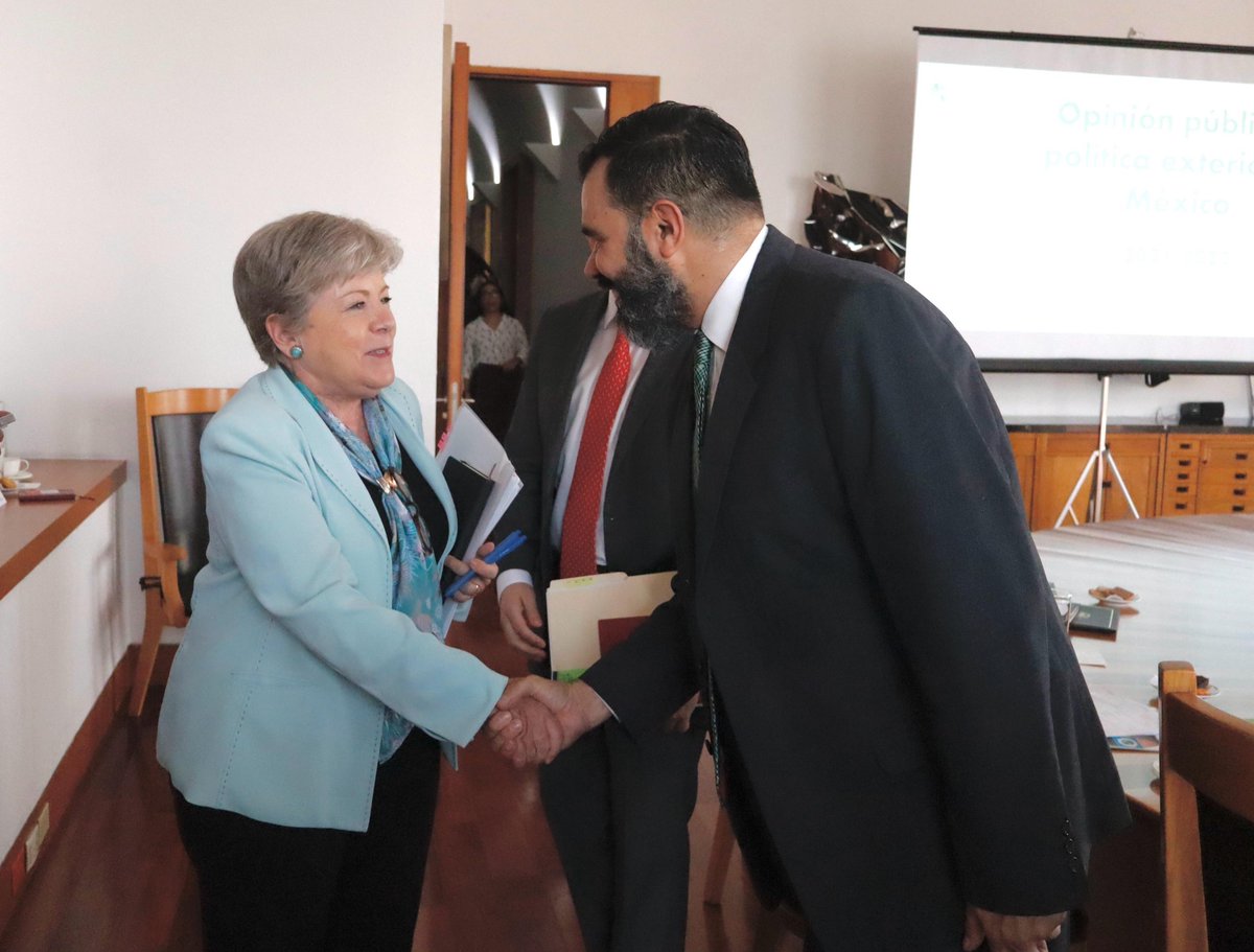 📸 Hoy, la canciller Alicia Bárcena sostuvo una reunión con integrantes del proyecto 'México, las Américas y el Mundo', representado por académicas y académicos de distintas universidades mexicanas públicas y privadas, con quienes acordó explorar áreas de colaboración mutua.…