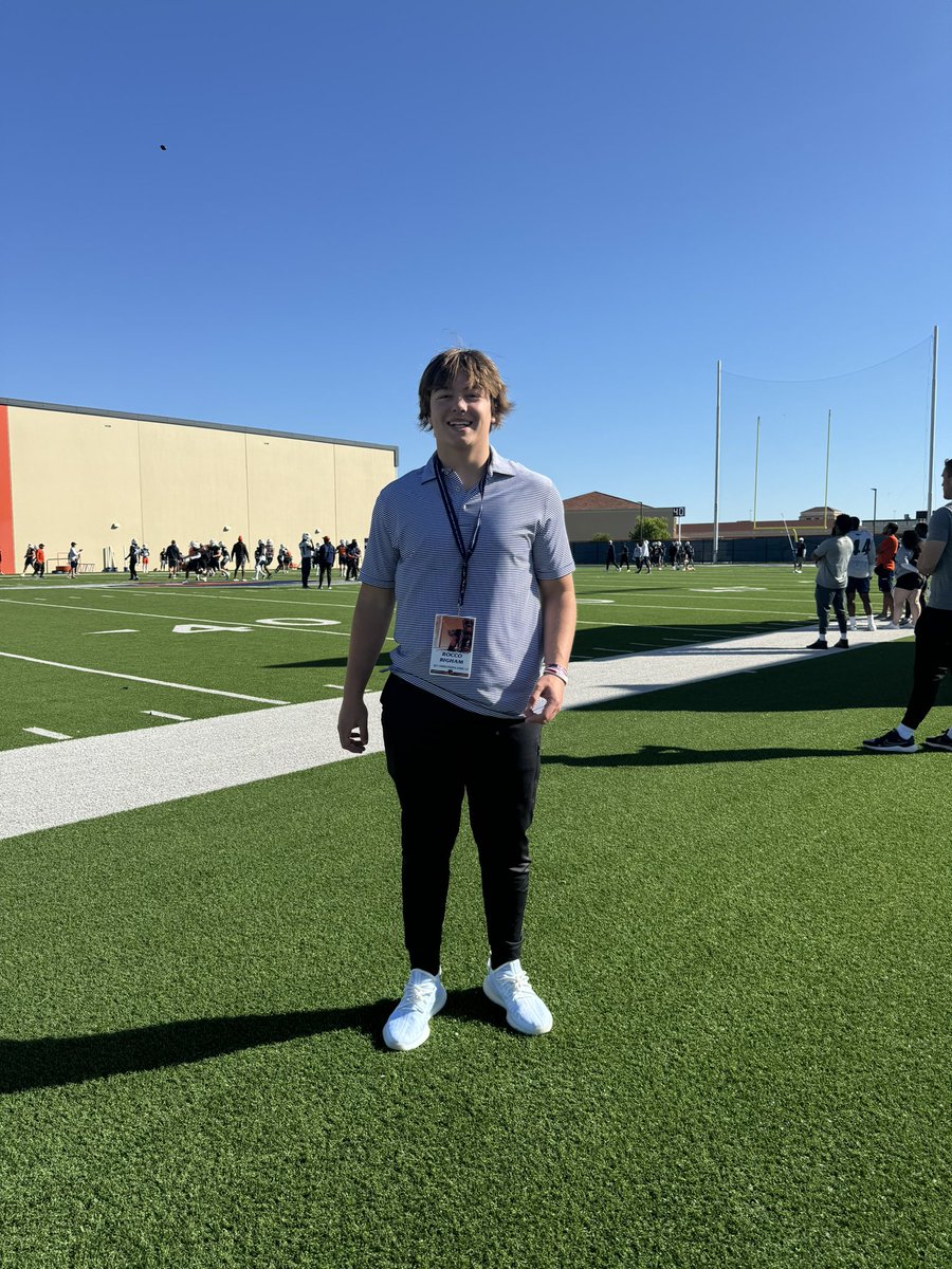 Thank you @UTSAFTBL for having me for a spring practice. I had a great time talking with players and connecting with coaches. @coachH2bwill @coachnovakov @coachgalusha