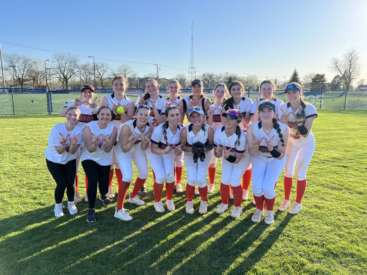 BGBisonSoftball's tweet photo. Good to be able to put one in the win column. The bats came alive today.
🥎 Edler 1st Varsity win
🥎 Wagner 3-3, 💥 HR, 2 RBIs
🥎 Veller 💥 HR, 3 runs, 2RBIs
🥎 M Ryan 2-2, 4 RBIs
Next up: Wednesday at Prospect 
#FightOn #1BG @BGBisonAD https://t.co/BNVoyWMXDS