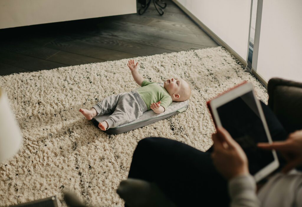 AmirMoradi_com's tweet photo. Un dialogue ouvert sur la façon d'utiliser les appareils connectés permet aux enfants de comprendre les attentes et les limites.
Pourquoi ? Lire: https://t.co/uY0Fuu0tfv

#ecrans #enfants #parentalité #ProtectionEnfance #Écrans #Impact #Dialogue #éducation https://t.co/EsrN5IPvgH