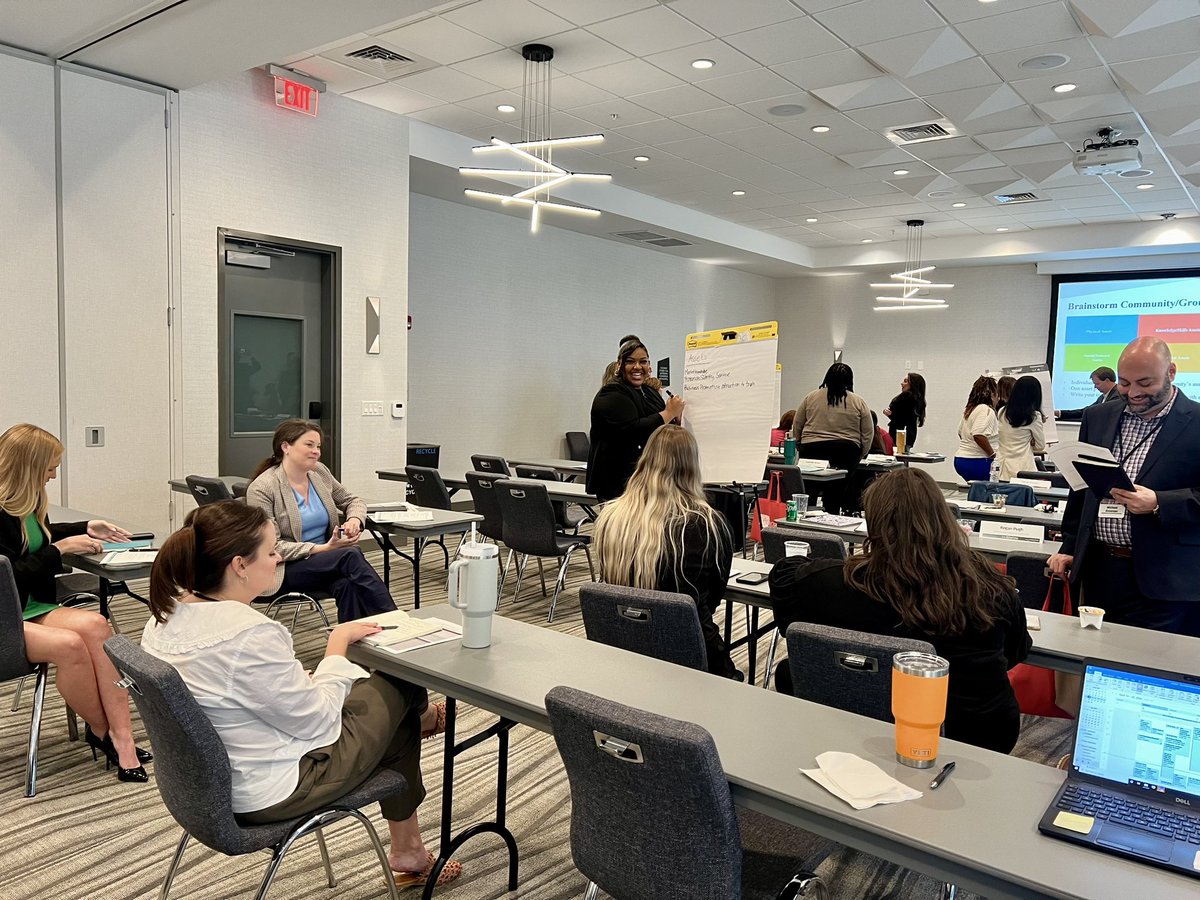 CDICentral's tweet photo. #CDIcentral Director @shelbyfiegel led the “Community and Neighborhood Development” session at the @_AEDCE Mid-South Basic course. Participants learned the basics of CED development, how to mobilize, best practices, and participated in a Strategic Doing simulation. https://t.co/9whZyvzm5d