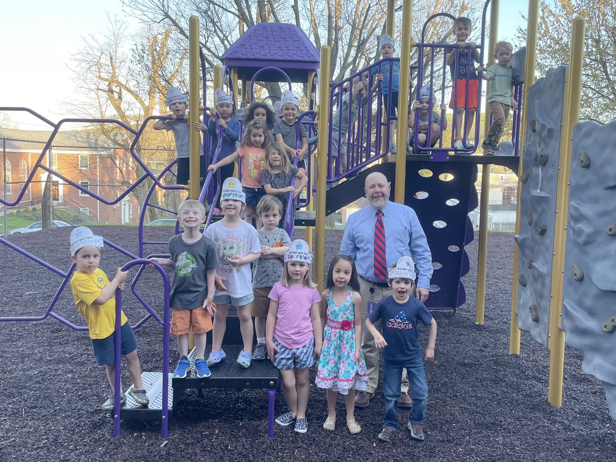 GoMountsEarly's tweet photo. Check out these incoming kindergarten cuties!  Another successful Ephrata Here I Come at Highland Elementary is in the books!  Thank-you Mr.Esbenshade for welcoming our newest Mountaineers! @GoMounts @Mr_Esbenshade https://t.co/lVhiLM9Cdu