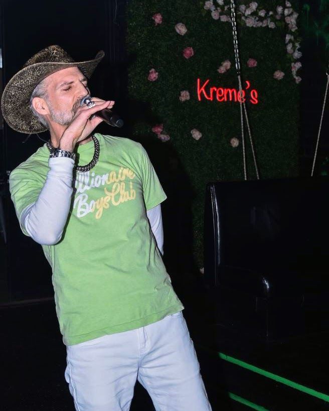 THEzenlarge's tweet photo. Had such a great time performing Friday at Poetic High at Kreme's Hemp Lounge with El Pluga. Awesome vibe!  🔥🔥🔥 

#localmusic #nightlife #hiphop #jazzmatazz #musicislife #zenlife #zenaf https://t.co/qeFvJbQgp4