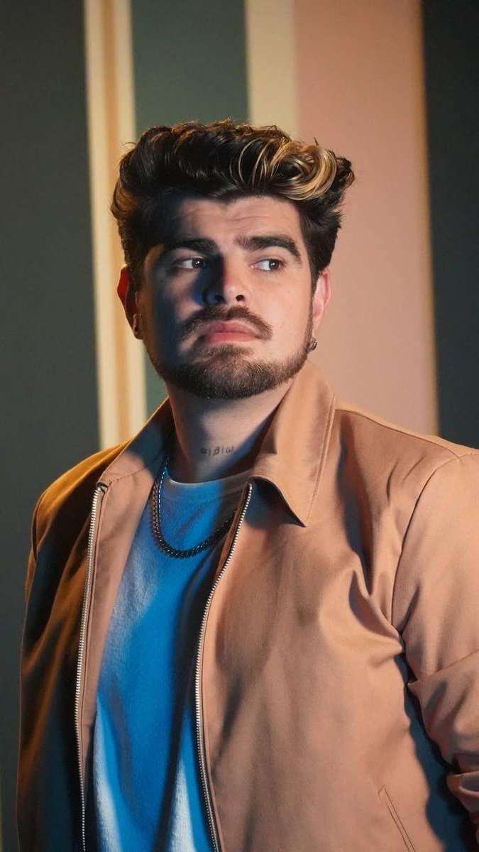 Jonathan Moly llega a las profundidades del amor con “Shein” regresa a la escena musical con un nuevo e innovador sencillo una combinación de elementos pop y románticos
facebook.com/lanotaurbanaweb
#Guarenas #Guatire #LasDosCiudades #UrbanLatinos
@lanotaurbanave