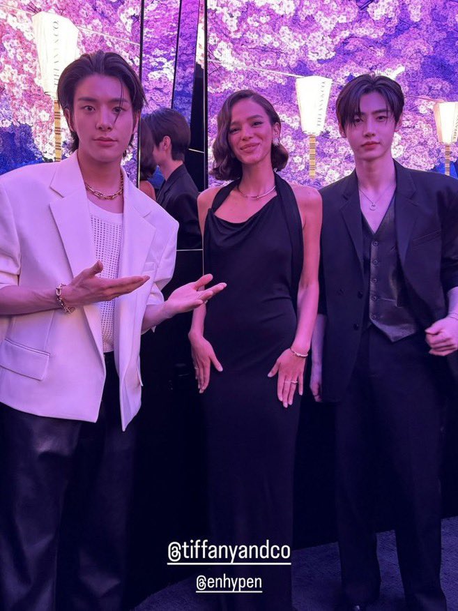 MEU BRASIL BRASILEIRO! 🇧🇷 A Bruna Marquezine postou nos seus stories no Instagram com uma foto ao lado do Sunghoon e do Jake (ENHYPEN)!