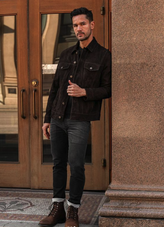 ThursdayBootCo's tweet photo. Life Is Like A Box Of Suede Chocolate 🍫.
📸 @cuffington @hugosepulvedatilano
#ThursdayBoots
#SuedeJacket
#Chocolate #SpringEssentials https://t.co/VNBtgTn6Jc