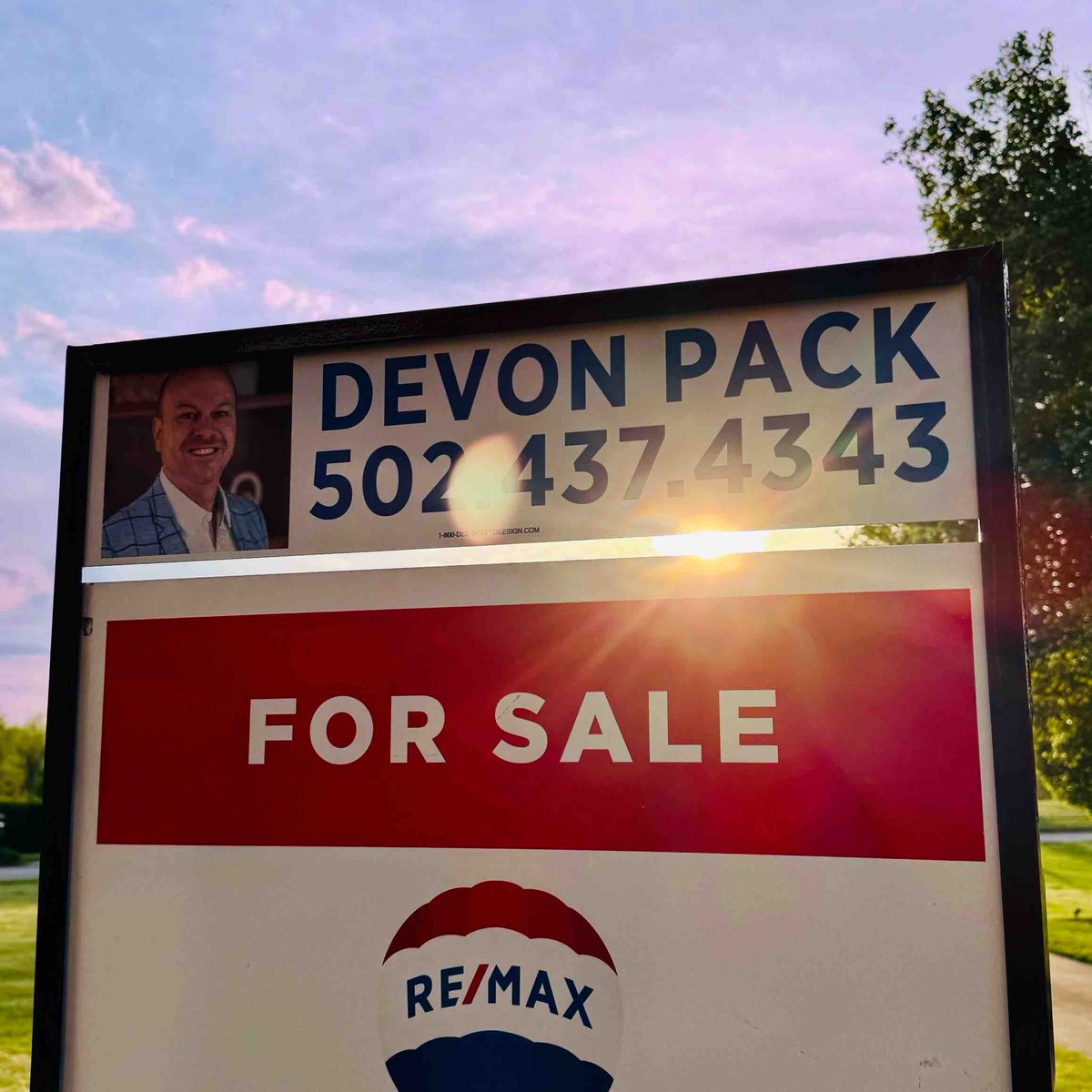 DevonP_Realtor's tweet photo. Ready to sell? This sign will look really nice in your front yard! 🏠 Call or text me now at 502-437-4343 to get started. 

#pinkstonteam #remaxpremierproperties #remaxagent #realtor #homes https://t.co/37sV6ZNum8