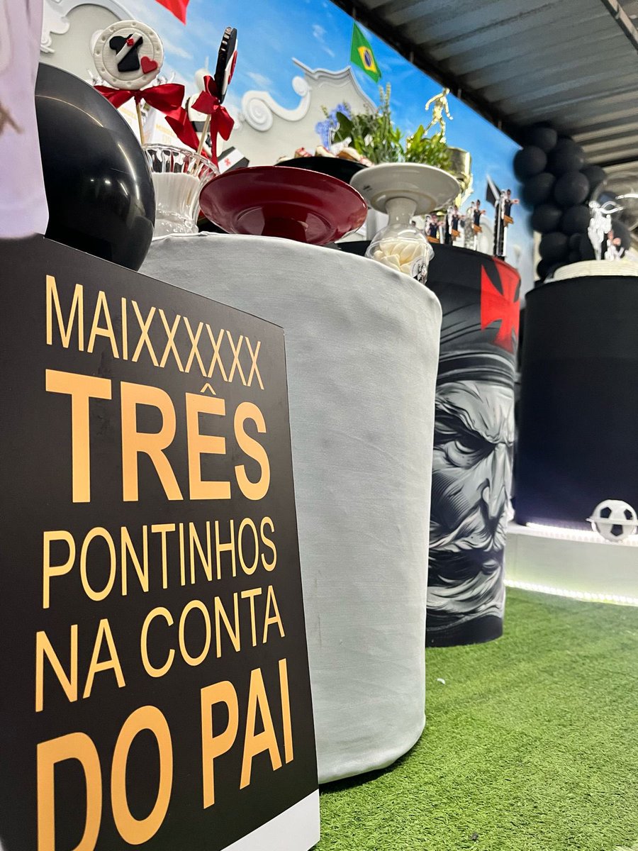 lucmisso's tweet photo. Ainda não superei essa mesa 😍❤️💢 https://t.co/yBZSzCiTMG