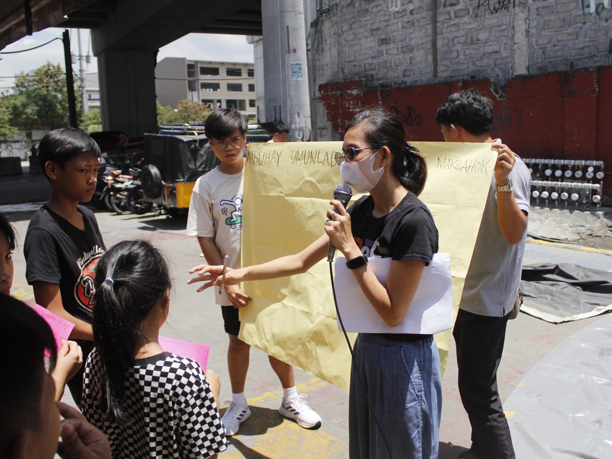 salinlahiphils's tweet photo. Kabilang sa mga aktibidad ang pag-alam ng kalagayan ng mga bata sa Manresa sa pamamagitan ng paglikha at pagbibigay kwento ng isang batang Manresa.
#DefendOurFuture
#ProtectOurChildren
#SulongSalinlahi https://t.co/0FjbdQzHoi