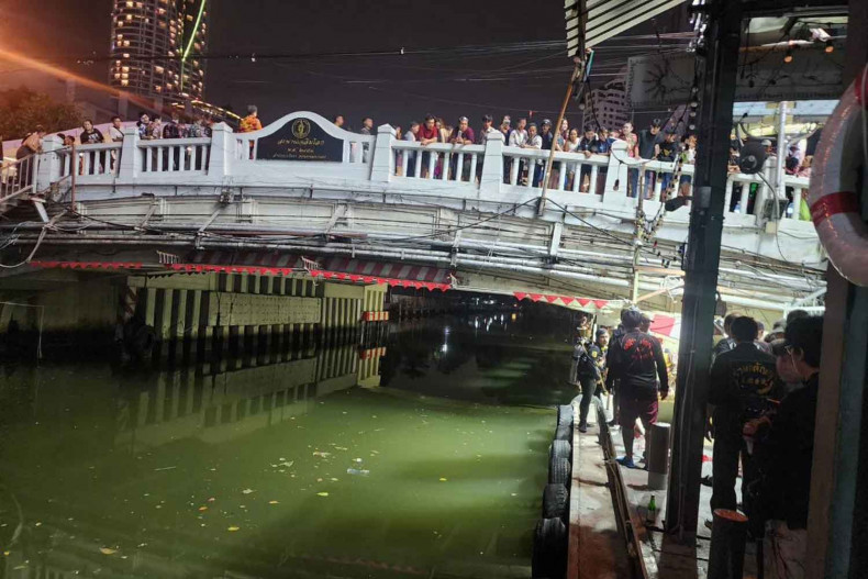 ChromeCrumpet's tweet photo. BANGKOK: An unidentified foreign national drowned on Sunday night after jumping into the Saen Saep canal to retrieve a water gun he dropped into the water.

In an unrelated incident, a 54-year-old Japanese man fell to his death from the 7th floor of a hotel on Sukhumvit Soi 2. https://t.co/uTRgnCgXh0