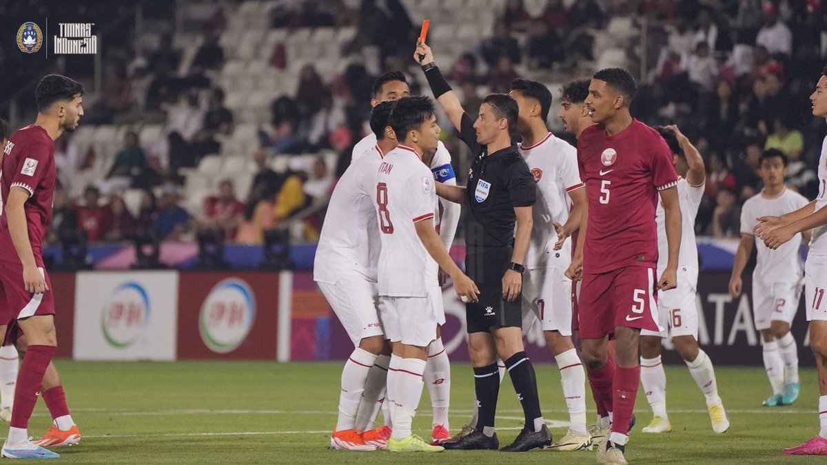 Indonesia akan melayangkan protes resmi kepada AFC mengenai kinerja (kepemimpinan) dari wasit 🇹🇯Nasrullo Kabirov. Menurut kalian keputusan Kabirov paling gak masuk di akal yang mana? 🤔😡