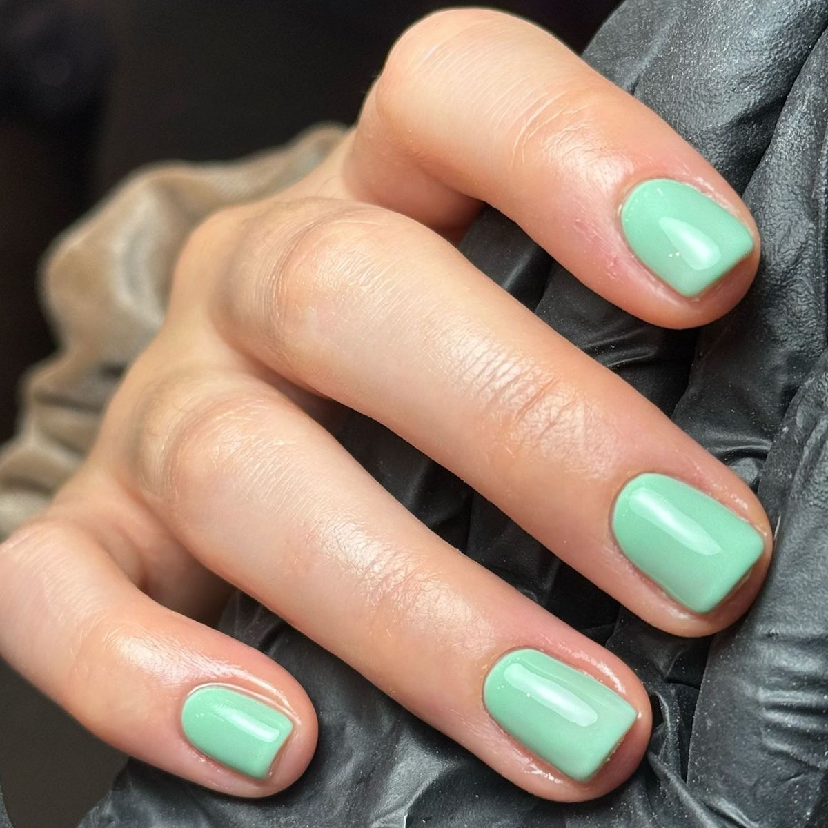 Need some inspiration for your next set? We're loving this green set created by @_beautybyelliemarie using the shade Wild Fern 🍃 

Shop the shade now for Spring! purenails.co.uk/products/halo-…

#greennails #springnails #pastelnails