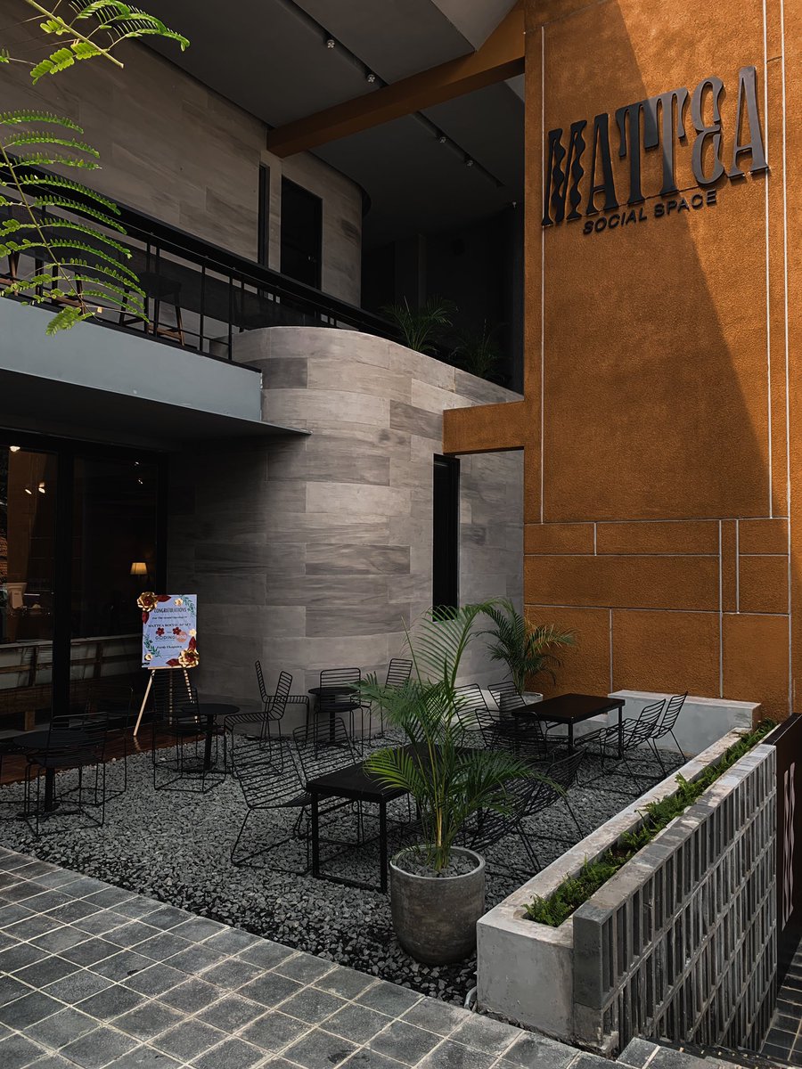aarrddyyee_95's tweet photo. 📌 Mattea Social Space, Blok M Jakarta.
Coffeeshop cab barunya dari Mattea, ada 2 lantai, ada indoor & outdoor area . Vibes nya cozy banget utk hangout bareng teman² or WFC jg enak.
.
.
#Mattea #MatteaSocialSpace #MatteaJakarta #MatteaCoffeeShop #NgopiBarengArdy #ArdyFotoCoffee https://t.co/6ZbU9d1Jqe
