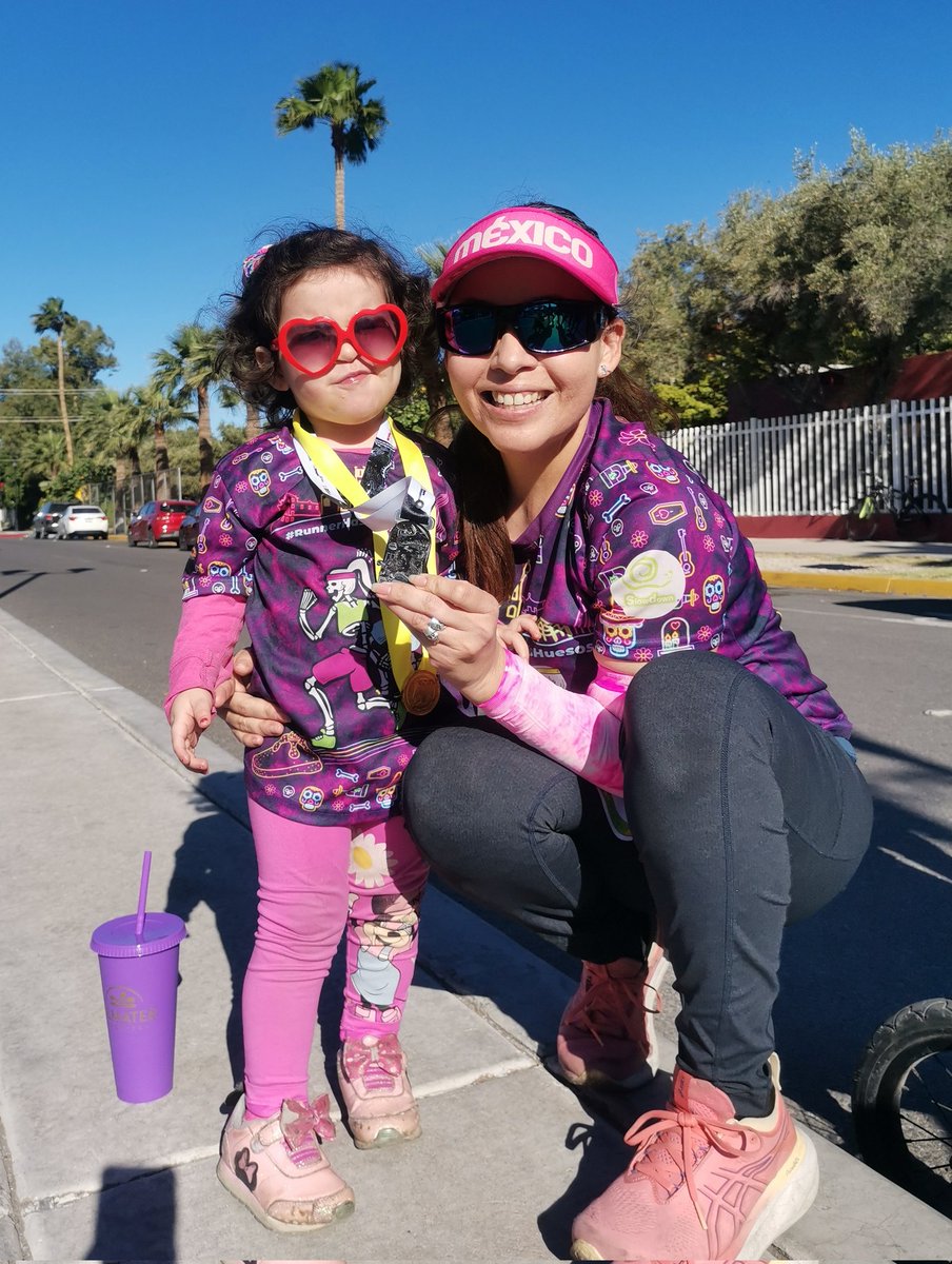 #MedalMonday #YoElegiCorrer carrera todos somos Mexicali. #LoveRunSmile sumando kms, memoria y liberando endorfinas de la felicidad💓👟👟🎊💪