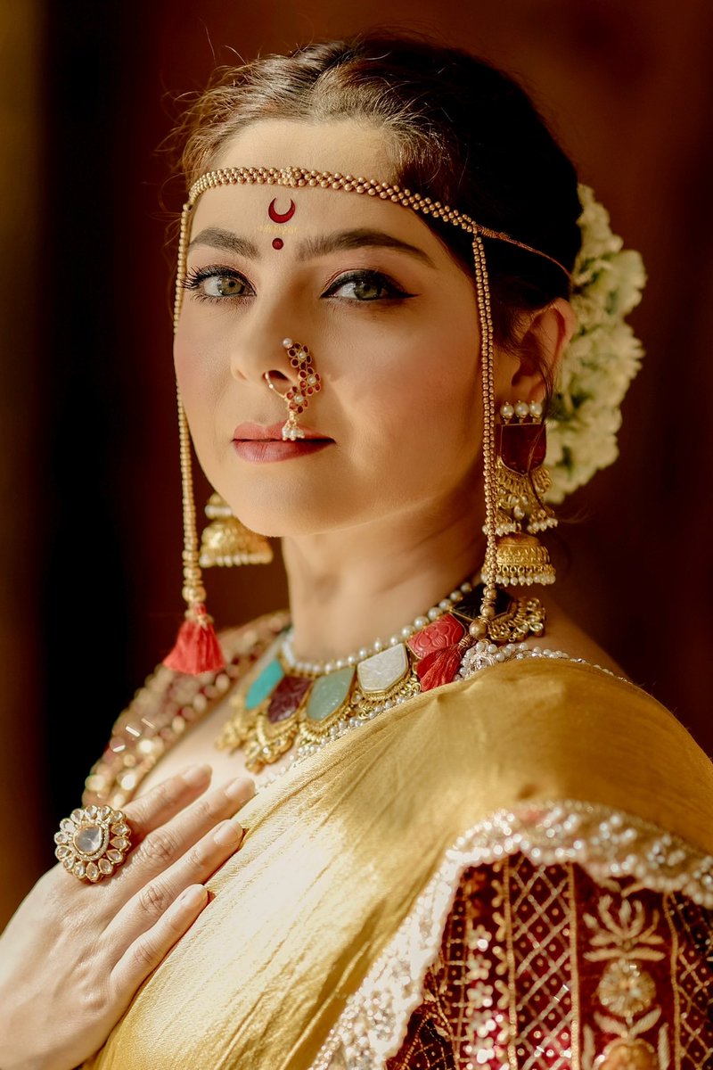 meSonalee's tweet photo. अभिमानाने सादर करत आहे “ऐरणी” 
The heritage royal collection by TASTA at @TimesFashionWk 
Wearing this beautiful“बारा वार” साडी showcasing 7 promises we make at #Maharashtrianwedding 
“सप्तपदी” handwork on its पदर
#sonaleekulkarni #marathimulgi #marathibride @PuneTimesOnline https://t.co/SHHzCeZlMg