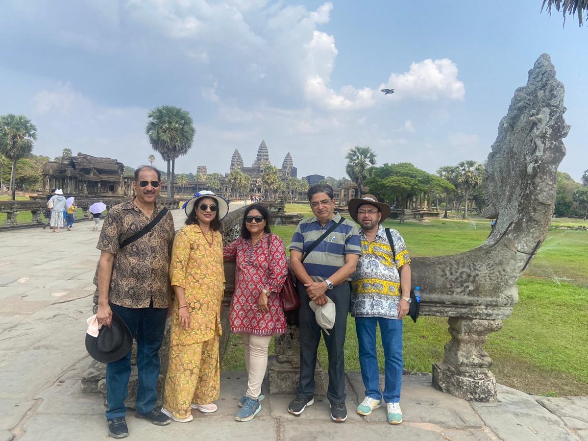 halong_vietnam_'s tweet image. 🌟 Our customers exploring the enchanting wonders of Siem Reap, where ancient temples and vibrant culture await at every turn! 🏰✨
Website: travelauthenticasia.com
halongvietnamtours.com
#southeastasiatrip #beautifuldestinations
 #DiscoverSiemReap #CulturalJourney