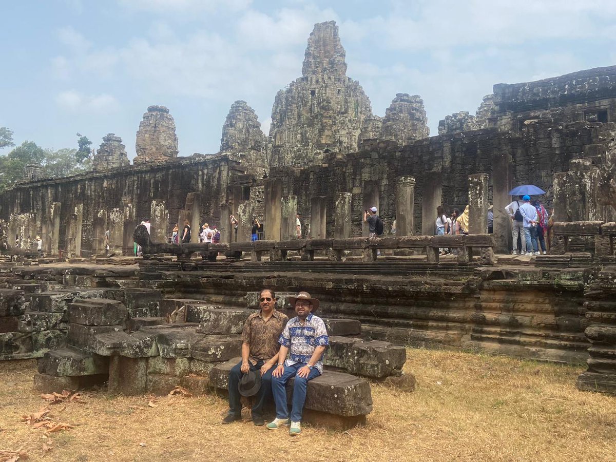 halong_vietnam_'s tweet image. 🌟 Our customers exploring the enchanting wonders of Siem Reap, where ancient temples and vibrant culture await at every turn! 🏰✨
Website: travelauthenticasia.com
halongvietnamtours.com
#southeastasiatrip #beautifuldestinations
 #DiscoverSiemReap #CulturalJourney