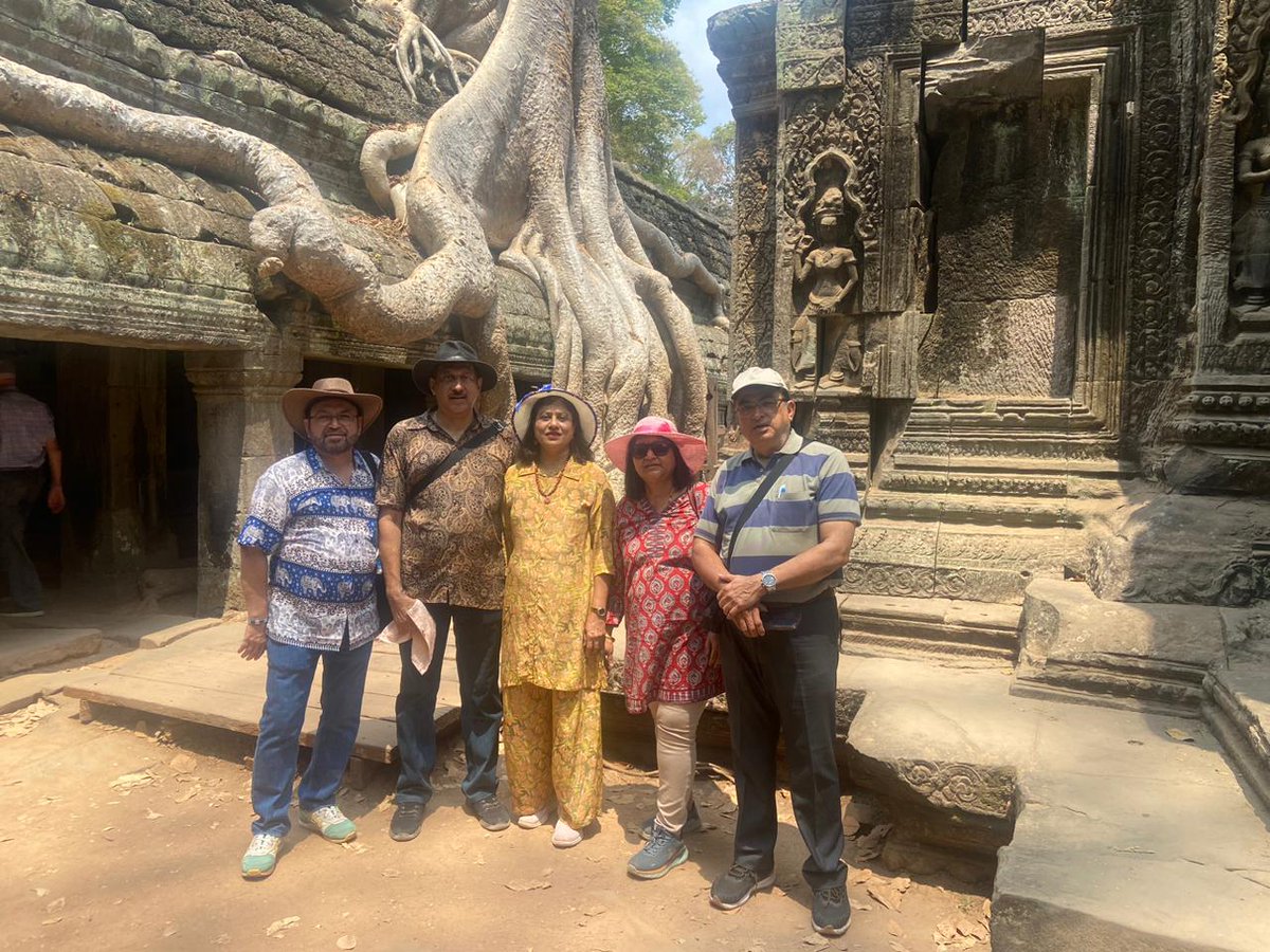 halong_vietnam_'s tweet image. 🌟 Our customers exploring the enchanting wonders of Siem Reap, where ancient temples and vibrant culture await at every turn! 🏰✨
Website: travelauthenticasia.com
halongvietnamtours.com
#southeastasiatrip #beautifuldestinations
 #DiscoverSiemReap #CulturalJourney