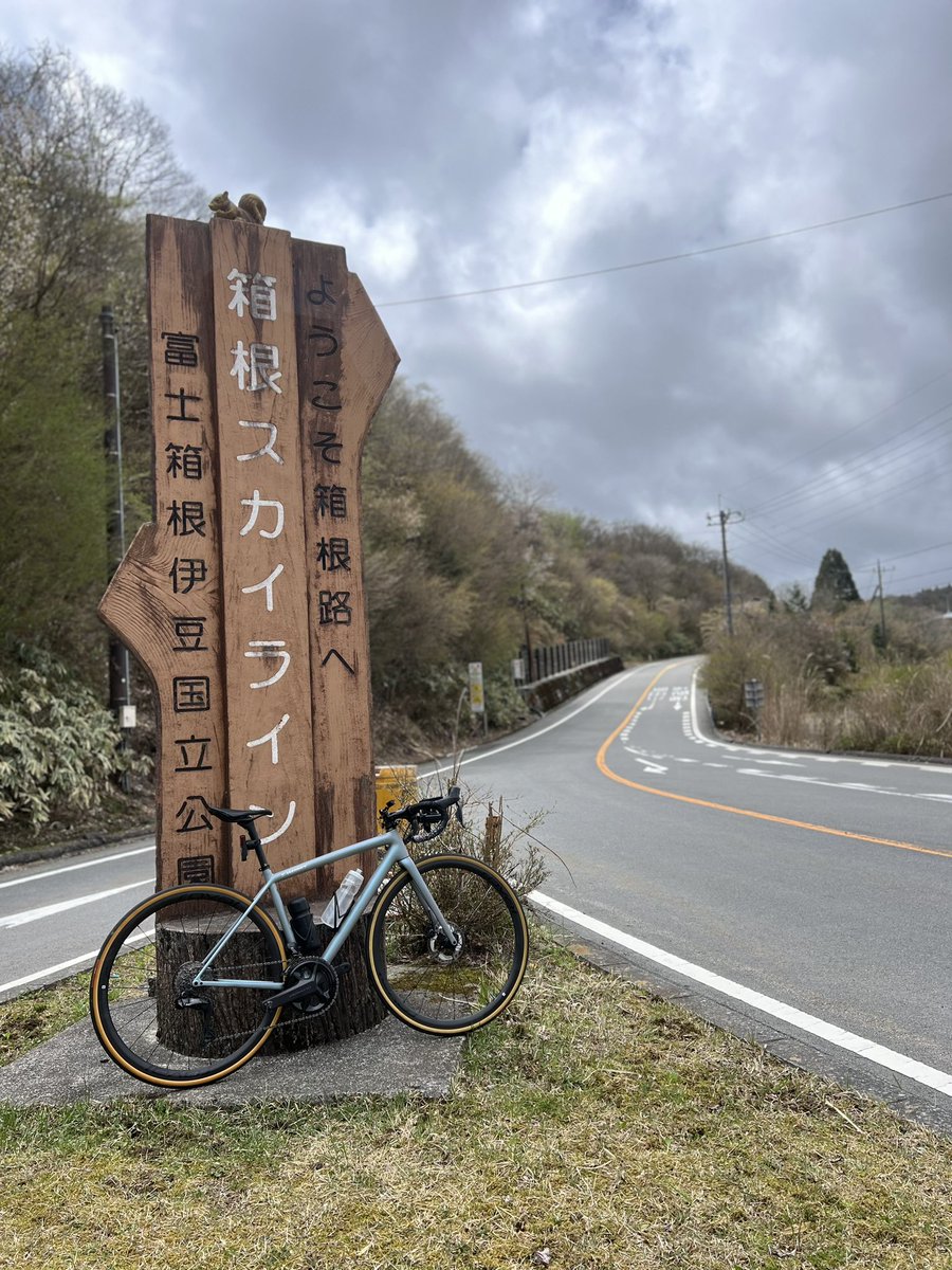 長尾峠から
今日は風が強くて飛ばされそう
景色最高😊🗻