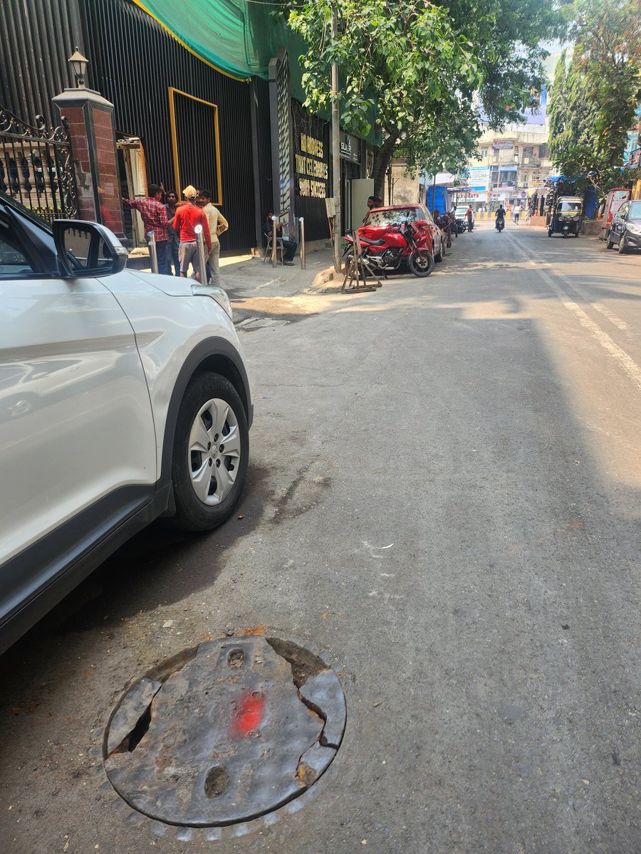 Manhole cover broken <a href="/mybmcWardHW/">Ward HW BMC</a> outside Sadanand classic, 33rd road , khar west