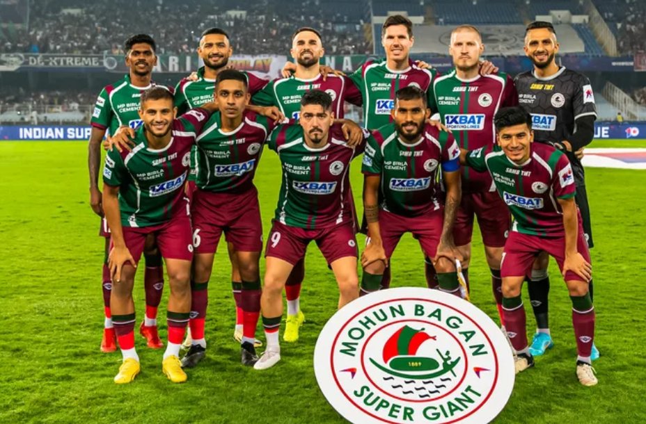 j_das2000's tweet photo. In the heart of Kolkata, our legacy shines bright! Mohun Bagan Super Giant - forever ruling Indian football! 💚❤️

#MBSG #JoyMohunBagan #MBSGMCFC #ISL10 https://t.co/KCA49fat1U