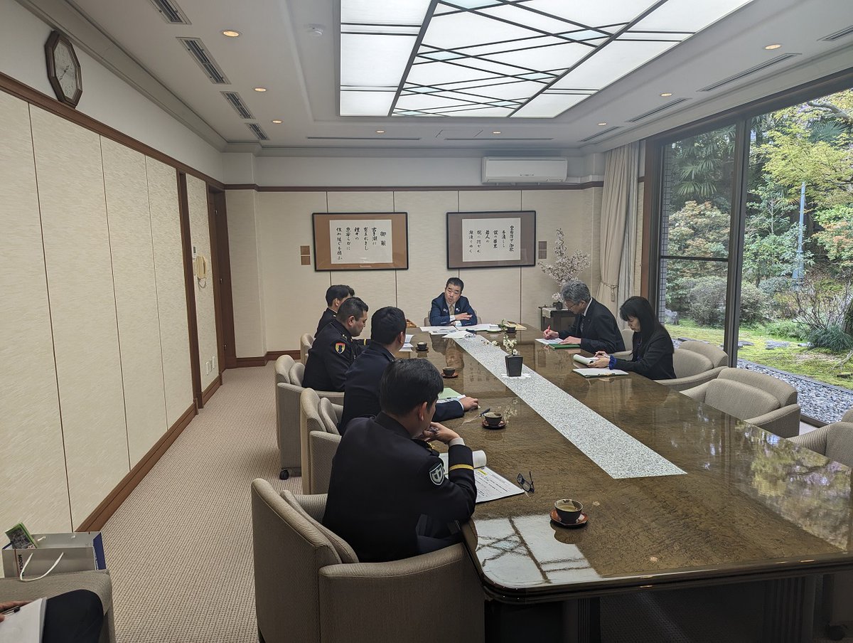 AibanoJasdf's tweet photo. 2024.4.9滋賀県公館において、三日月大造知事と滋賀県内自衛隊指揮官との懇談が行われ、大津駐屯地司令・今津駐屯地司令・滋賀地方協力本部と共にに饗庭野分屯基地司令も参加しました。三日月知事は、能登半島地震への自衛隊の対応及び平素の自衛隊の活動について強く関心を持たれ理解を深められました https://t.co/n1fcWcfOvP