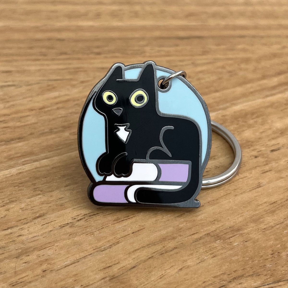 Have you seen our cat themed keyrings? Made from hard enamel, they are both cute and hard wearing! Take a look 💕🐈‍⬛🔑 pickleandnancy.etsy.com #supportsmallbusiness