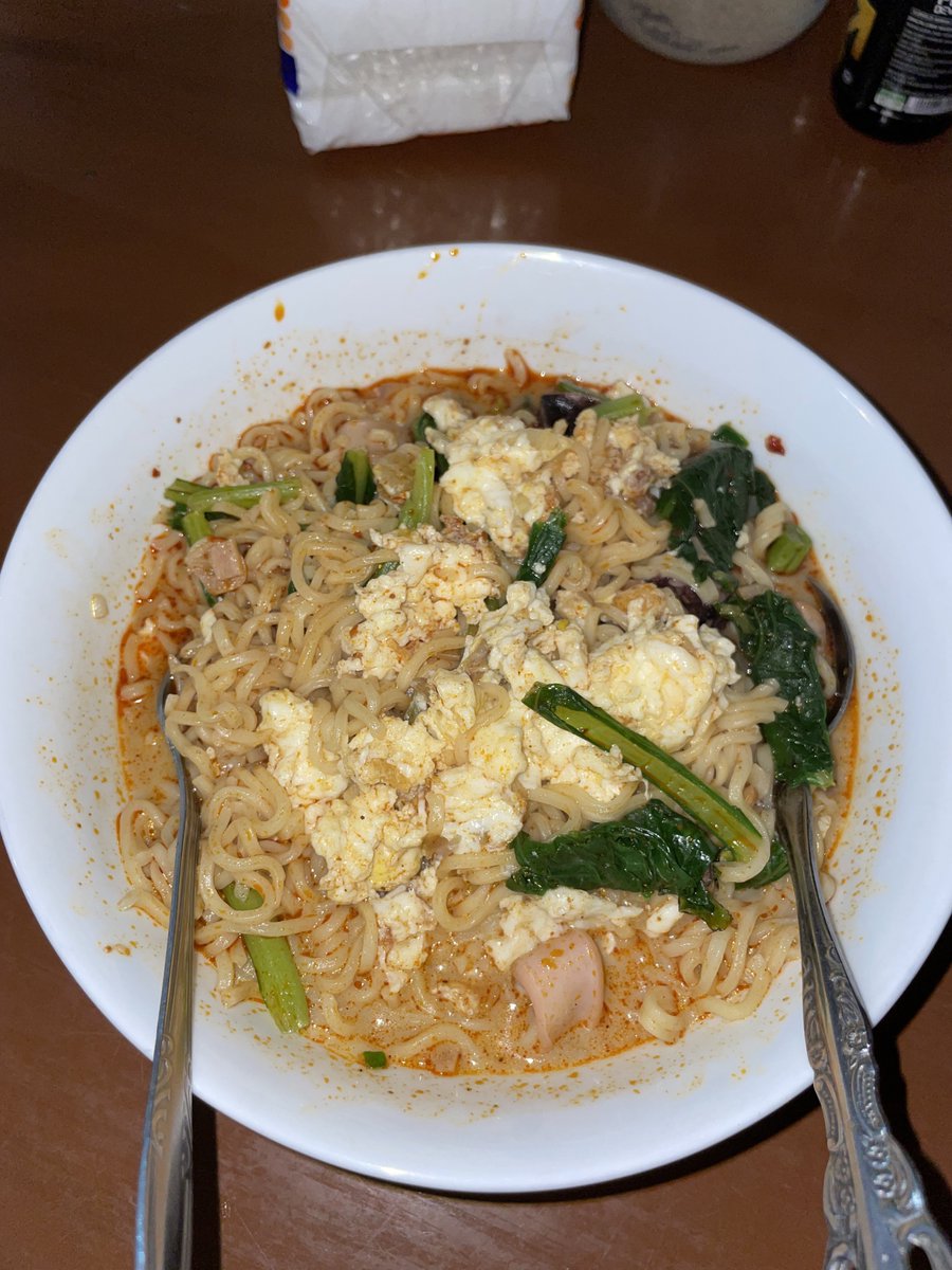 roniiaditya's tweet photo. masih bingung kenapa indomi buatan orang lain lebih enak daripada buatan sendiri? https://t.co/SYHTIMSTf4