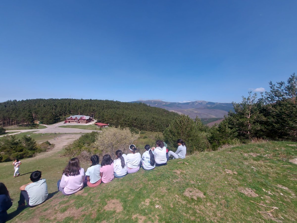 C Francisco_Vitoria (@ceip_fcovitoria) on Twitter photo Esta semana los alumnos de 5° de <a href="/ceip_fcovitoria/">C Francisco_Vitoria</a> disfrutarán de las aulas de la naturaleza de Pineda, junto con sus tutores, Esteban y <a href="/avirto13/">Azucena Virto Ruiz</a> .
<a href="/piEFcitosCaMiNo/">CaMiNoDepiEFcitos</a>
<a href="/future_spain/">Profes por el futuro🌱</a> <a href="/DipBurgos/">Diputación de Burgos</a> Esta semana los alumnos de 5° de <a href="/ceip_fcovitoria/">C Francisco_Vitoria</a> disfrutarán de las aulas de la naturaleza de Pineda, junto con sus tutores, Esteban y <a href="/avirto13/">Azucena Virto Ruiz</a> .
<a href="/piEFcitosCaMiNo/">CaMiNoDepiEFcitos</a>
<a href="/future_spain/">Profes por el futuro🌱</a> <a href="/DipBurgos/">Diputación de Burgos</a>