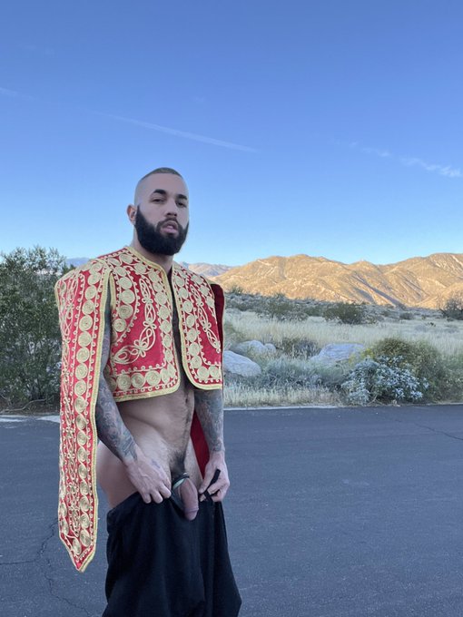 desert hooker 🌵 https://t.co/SakctjjJk1