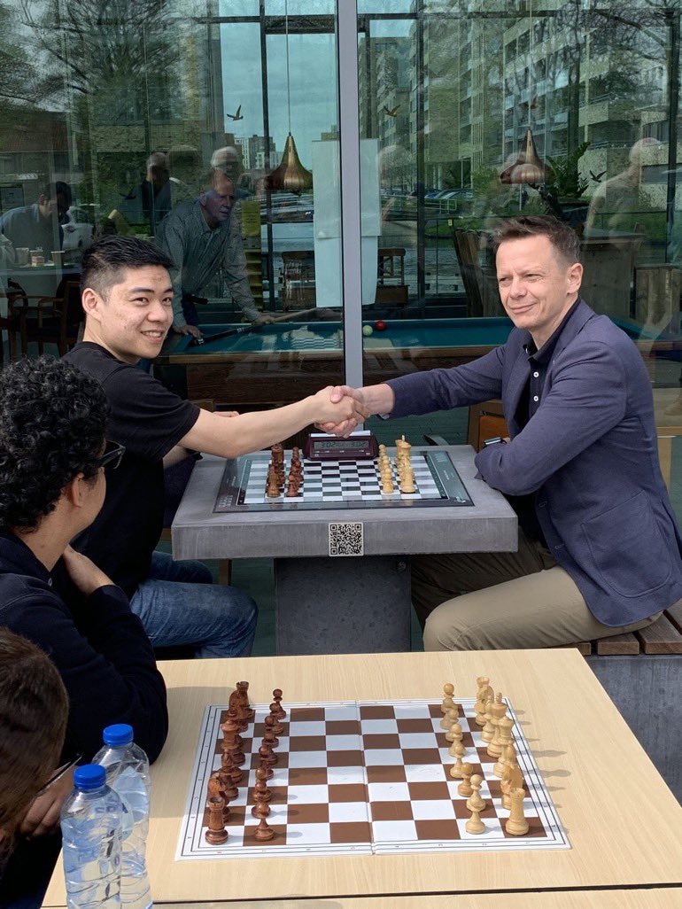 Este sábado se inauguraron mesas públicas de ajedrez en #Purmerend (fotos), y también en #Asten, Países Bajos 🎉 Desde 2018 se han colocado mesas de ajedrez en 222 lugares en Países Bajos 🥳 #AjedrezUrbano .@leontxogarcia ¡Seguimos! 💪