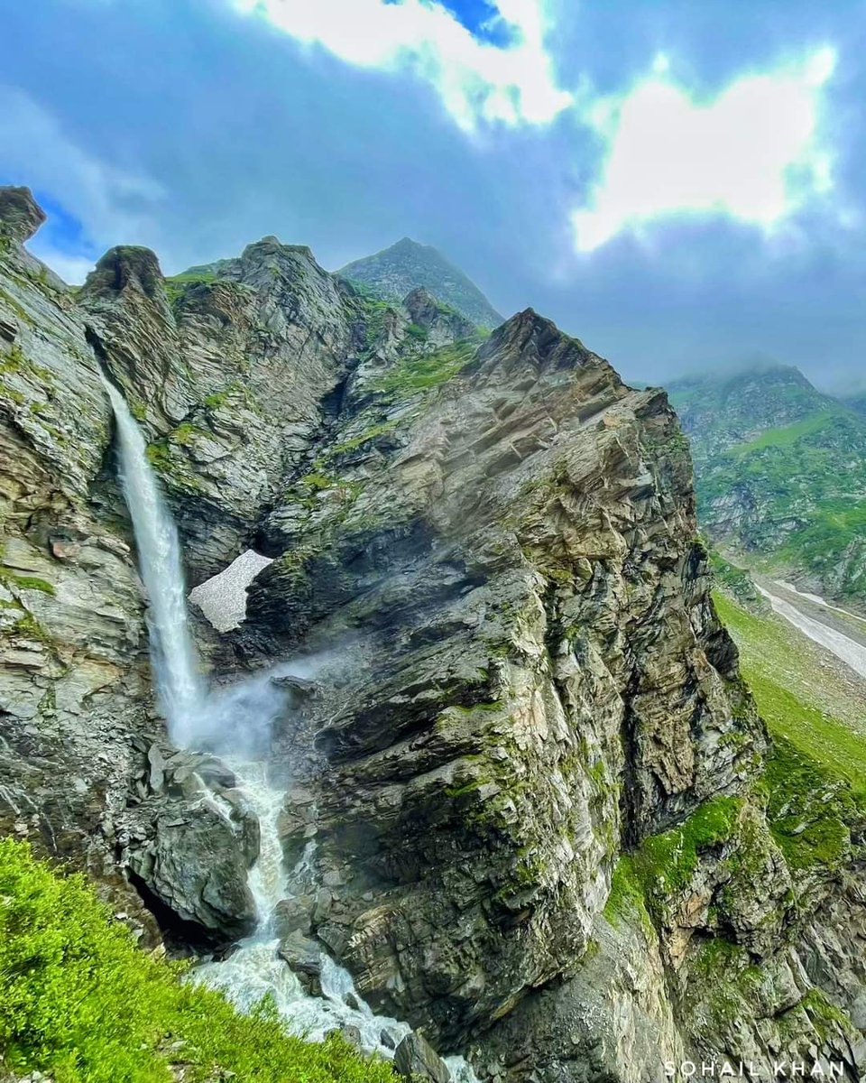 #Beautiful #tourist destination in Allai valley Pakistan 🇵🇰 .
 (Chamber waterfall) 
  #travel #Islamabad #explorepakistan