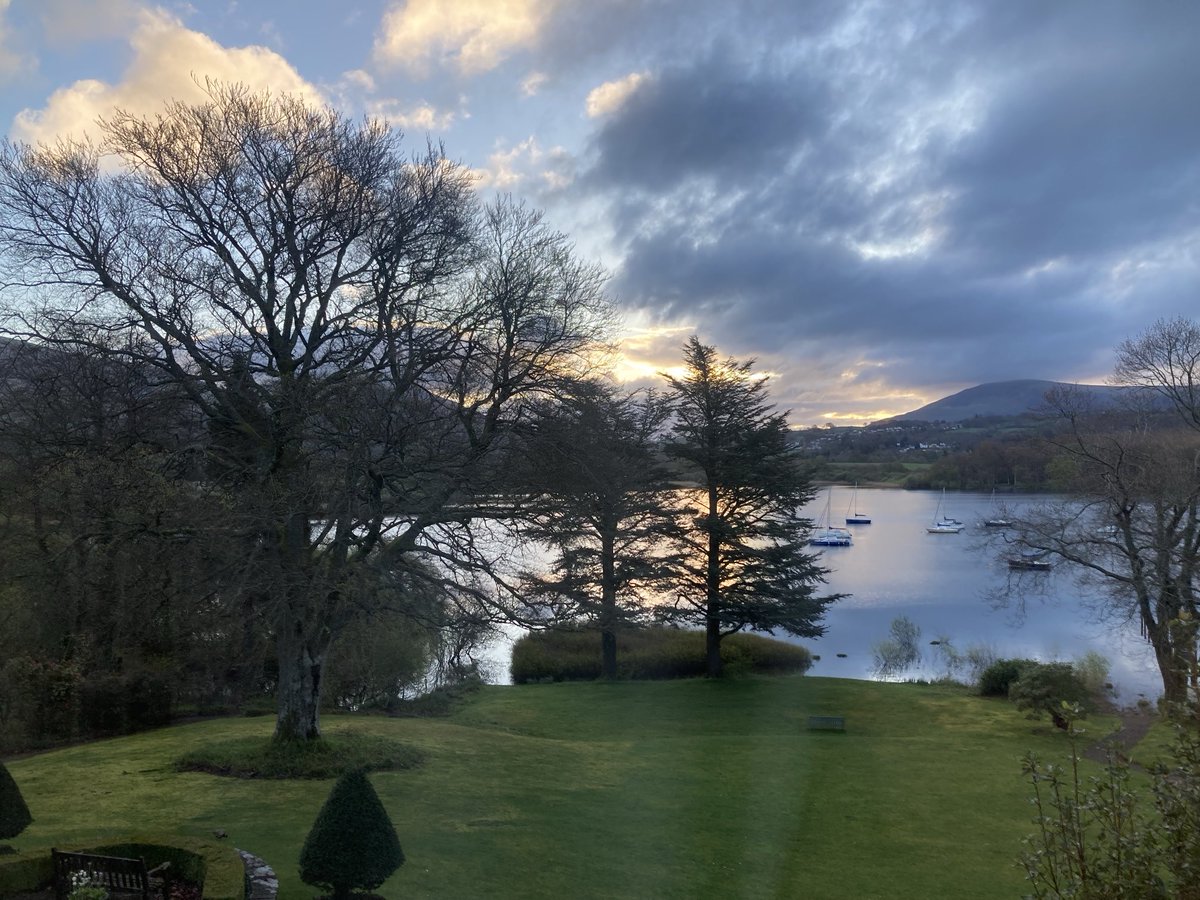 Good morning everyone from beautiful Derwent Water 😀wishing you all a lovely day 💙
#LakeDistrict