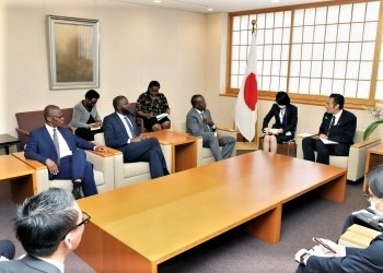 Kenyan National Assembly Delegation led by Hon. Kibiwot Julius MELLY, MP @NAssemblyKE paid a courtesy call on Mr. Yoichi Fukasawa, Parliamentary Vice-Minister for Foreign Affairs during their visit to #Japan. Their visit aimed to deepen their knowledge of music education in 🇯🇵.