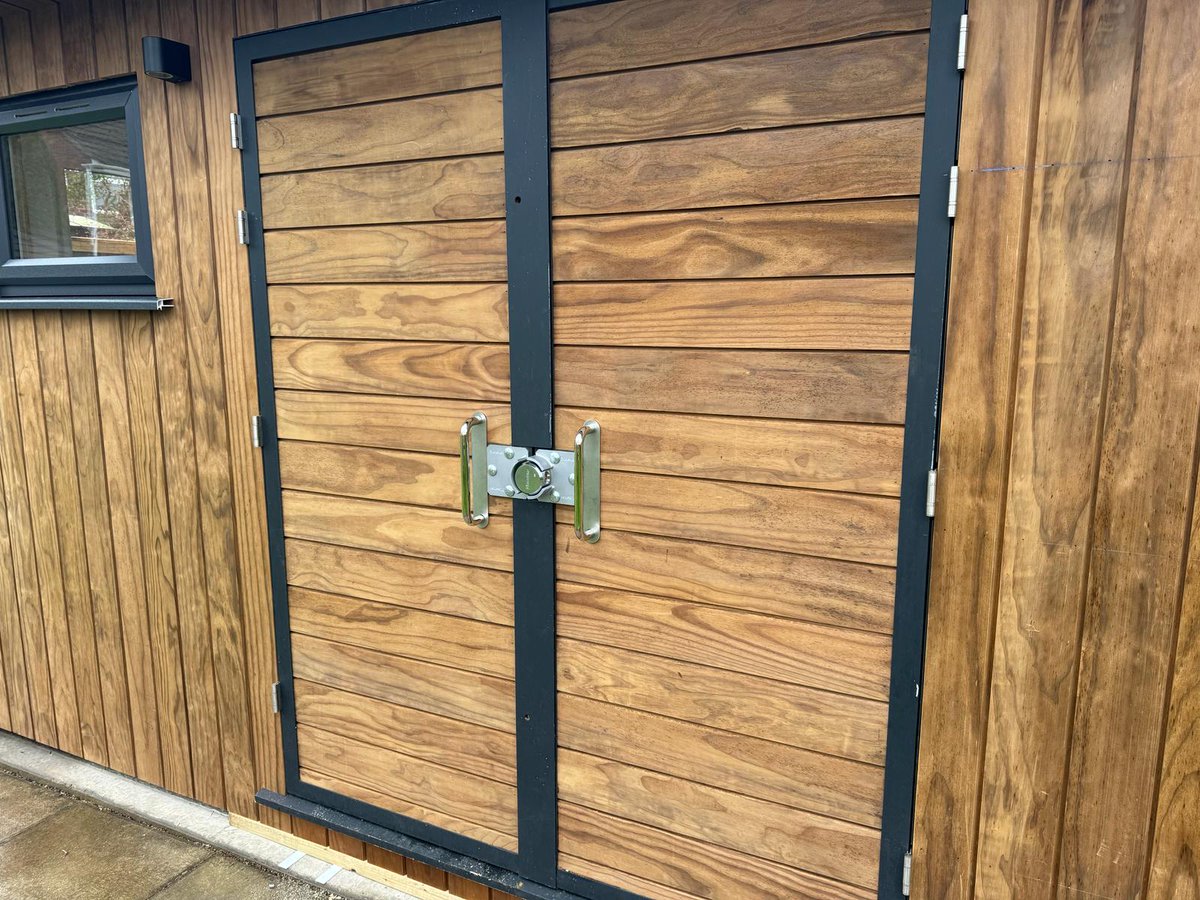 Short of practical space for hobbies, creative work, carrying out repairs or storing equipment?

Visit our site to discover our range of insulated, secure #workshops, which have longevity &amp; durability built into the walls, floor &amp; roof.

futuresips.co.uk/product/home-w… #earlybiz