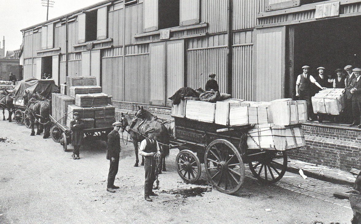 Paper being loaded, South Dock, 1920’s #Rotherhithe