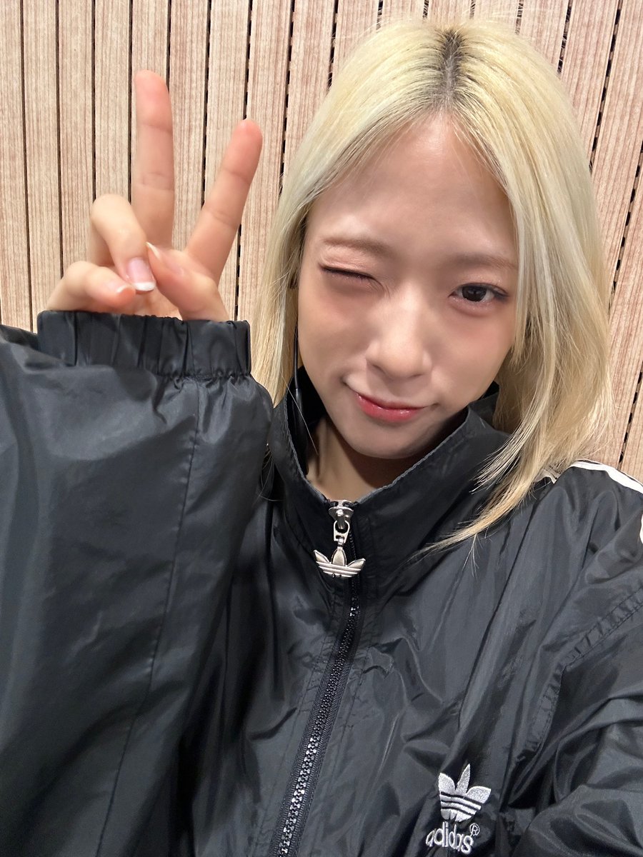 내일 저녁…
만날 수 있을까요?😶

#eite #에이트 #RENA #레나