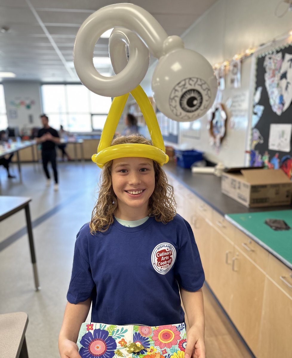 CulinaryCookOff's tweet image. We want to give a shoutout to all of our amazing volunteers: our Highlands parents &amp;amp; kids, kokum Linda, face painters from @EastglenHigh, and our MC @MarkConnollyCBC &amp;amp; Auctioneer Larry Romaniuk who have been with us since our humble Mt.Royal beginnings!