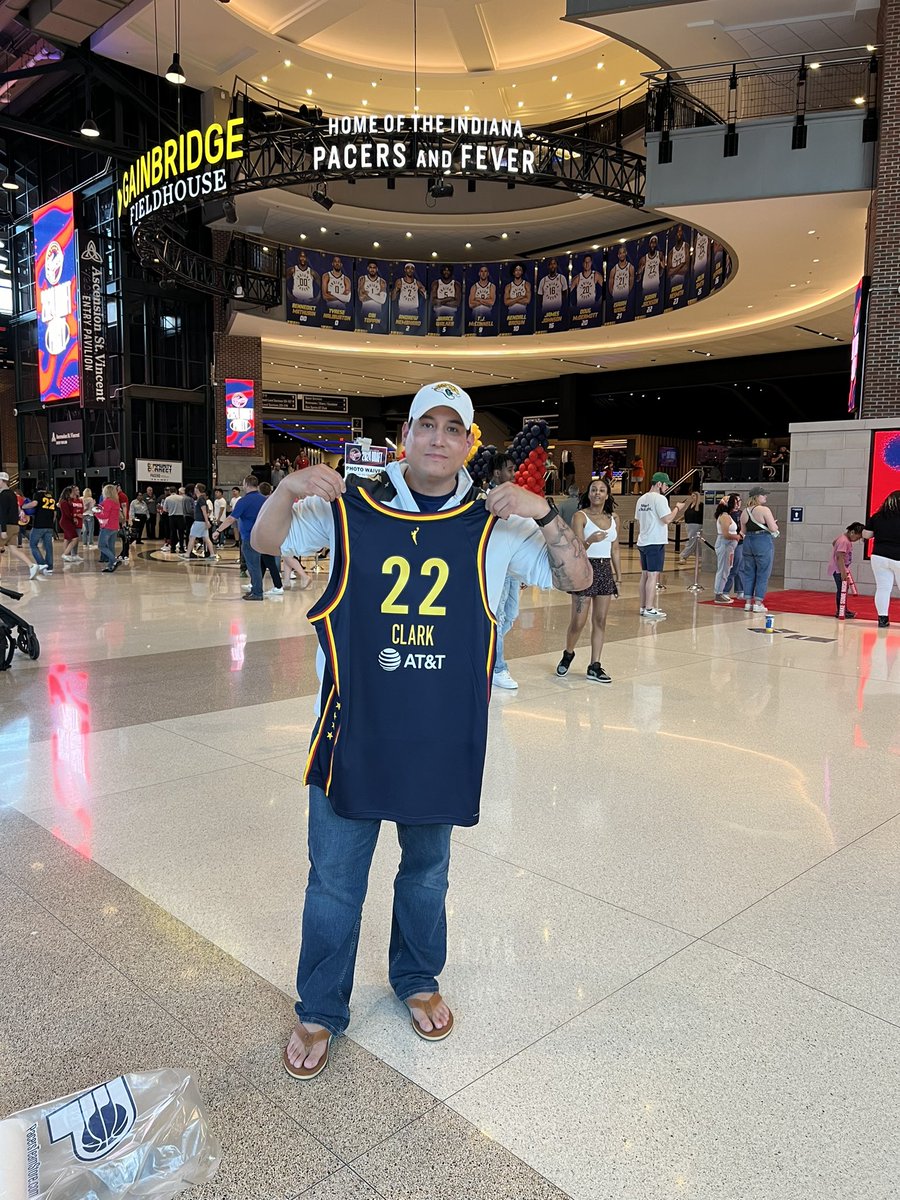 RabbitohCards's tweet photo. @CaitlinClark22 Amazing experience at the @IndianaFever draft party. Can’t wait to rock your jersey this season!!! https://t.co/yCzReJKTqR