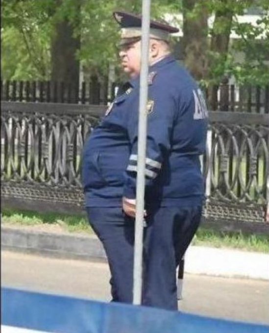 yo ocultando mis ganas de seguir durmiendo