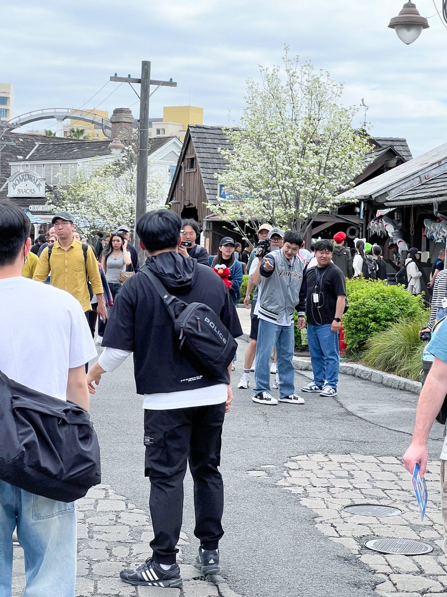 KETEMU BTOB CHANGSUB DI USJ‼️ KAGET BANGET SAMPE GA SEMPAT NYAPA 😱 ( koreans di sebelah ku pas jalan pada kaget juga tapi sempat nyapa ) #비투비 #이창섭