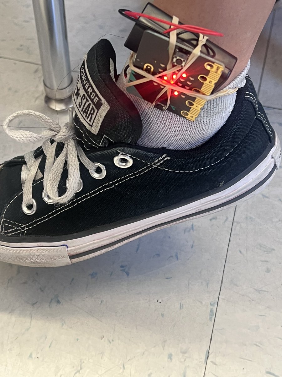 nliap35's tweet photo. PS20 Students counting one Micro:bit at a time❤️🤖 #studentcodedstepcounters #health #wellness #coding @PS20PtRichmond @DrMarionWilson @learningdrive @ValerieBrock24 @CSforAllNYC @CSD31SI @NYCSchools @microbit_edu https://t.co/E7Ek1LiE6Y